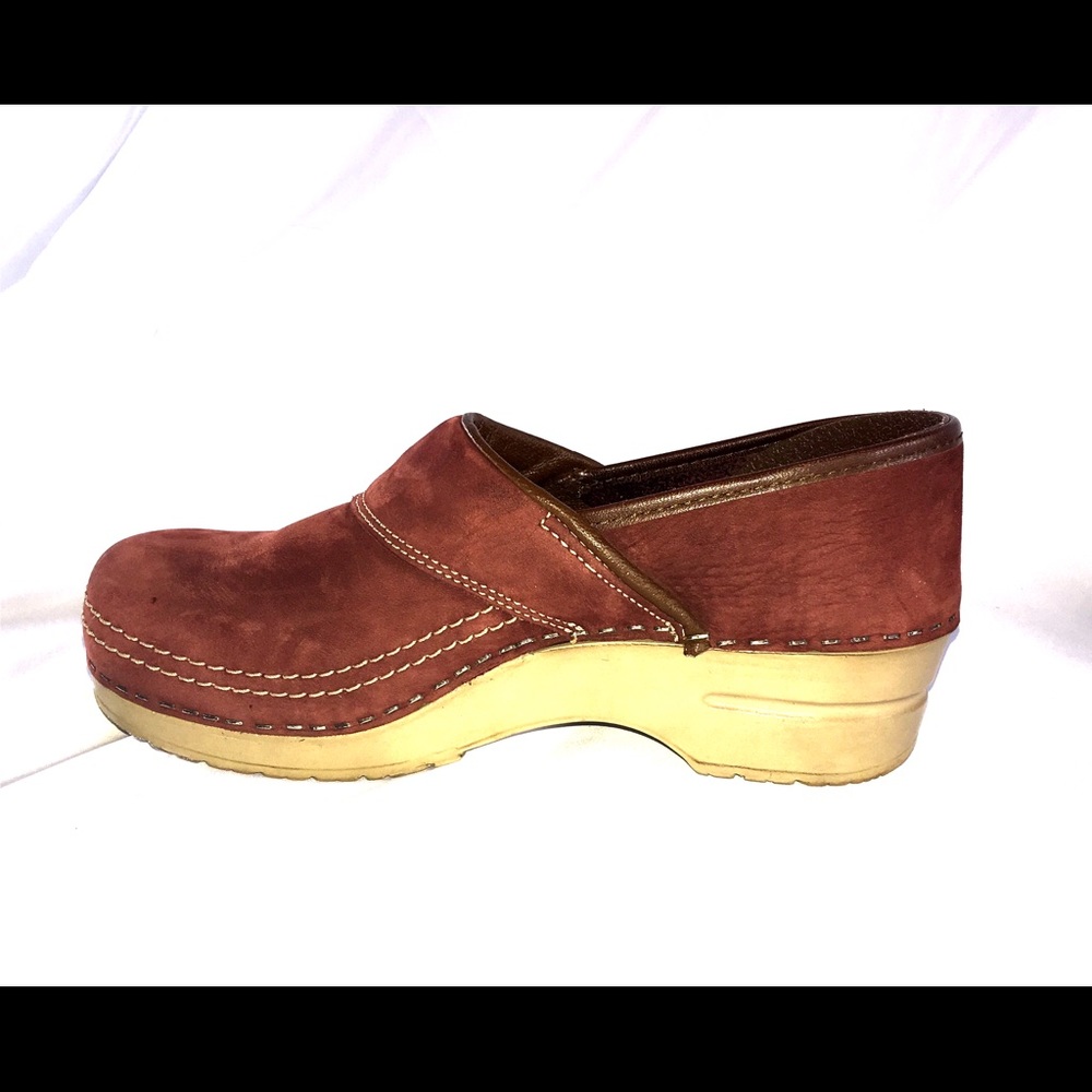 Sanita clogs 40 in rust/burgundy suede